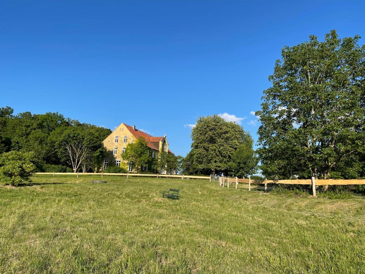 Radlerzimmer Mit Duschbad Und Minikueche In Neu Gaarz, Mitten In Der Natur Buitenkant foto